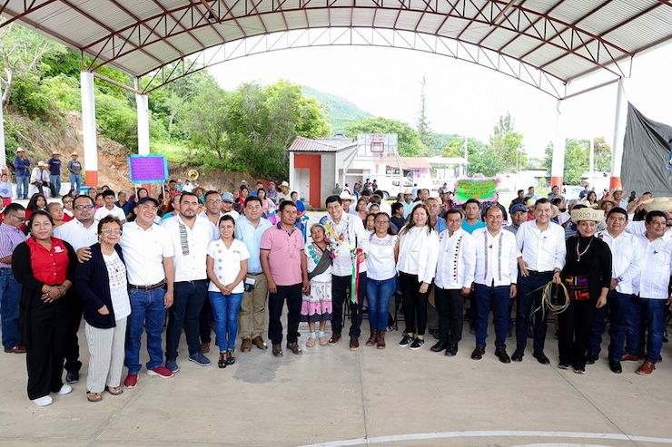 Refrenda Salomón Jara compromiso para atender el camino de la ruta del Flechador del Sol en la Mixteca