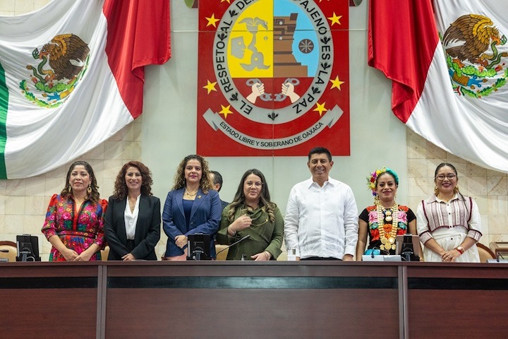 Asiste Salomón Jara a instalación y toma de protesta de integrantes de la LXVI Legislatura del Congreso del Estado