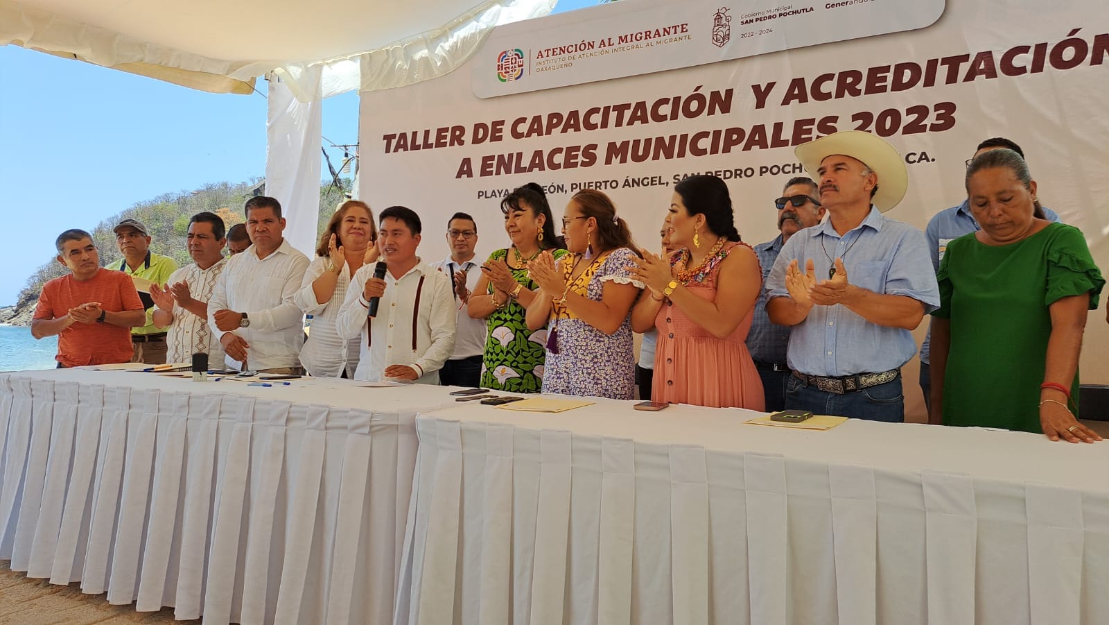 El IAIMO y los municipios firman convenios de colaboración en San Pedro Pochutla.